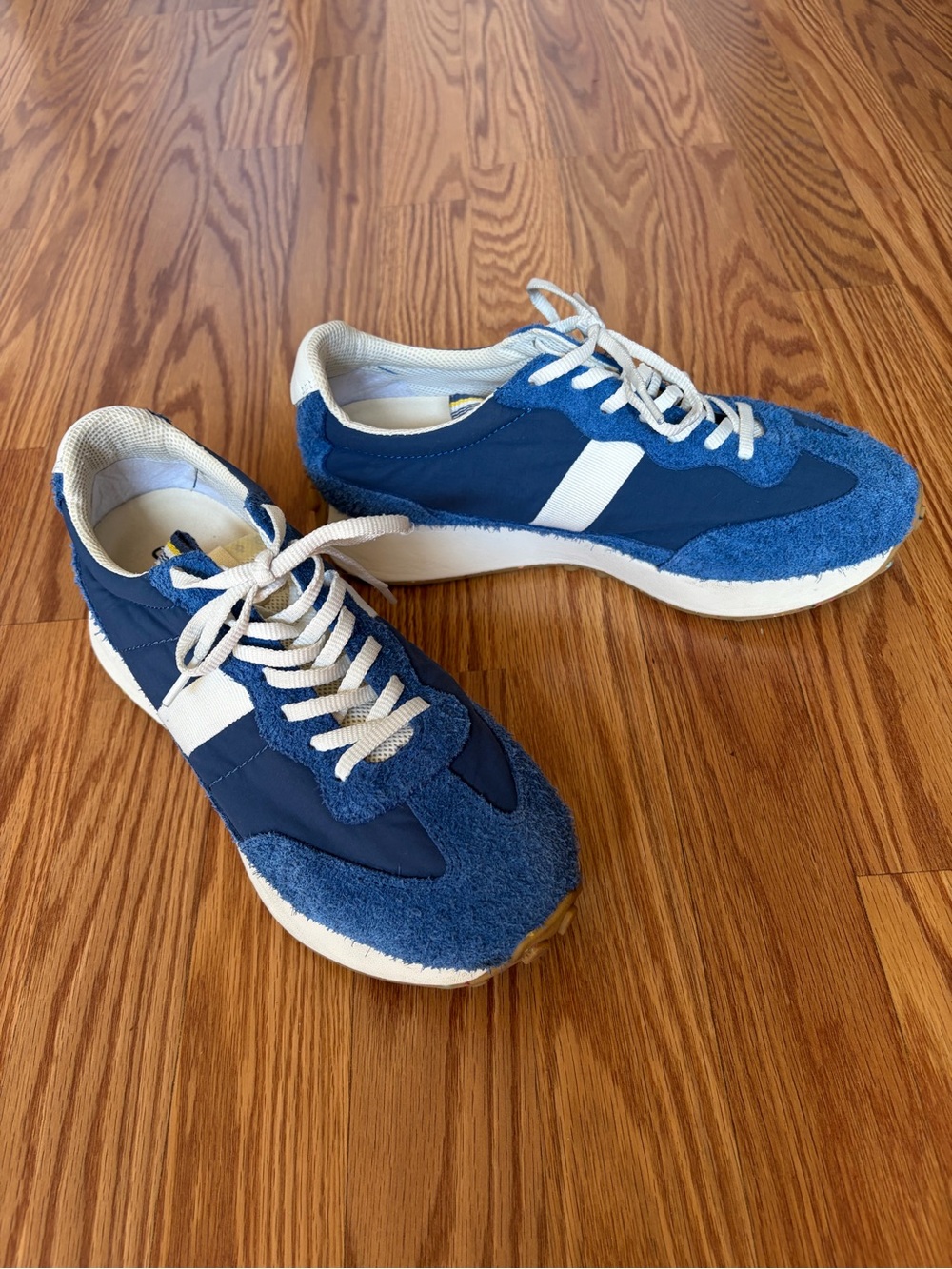 SeaVees Unisex Acorn Trainer, Varsity Blue